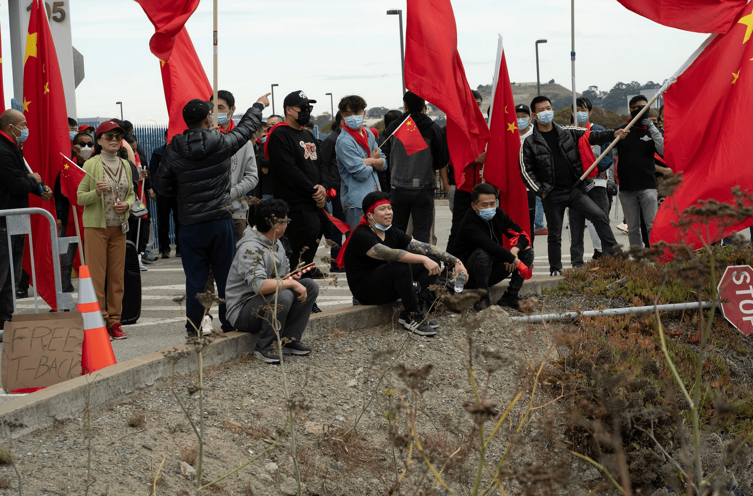 Yoenten identified guy on curb in middle as one of his assailants.png